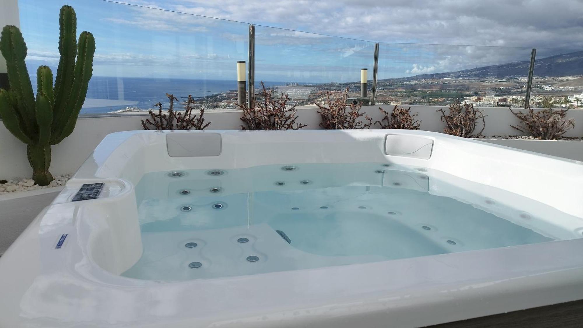 Sunset White Villa - Ocean View, Jakuzzi, Heated Pool, Air-Conditioning, Grill Playa de las Américas Exterior foto